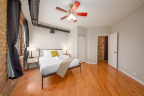 Classic Bucktown 2 bd with work station by Zencity